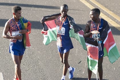 Bedan Karoki, de Kenia, conquistó los 21K y logró la tercera mejor marca del mundo este año