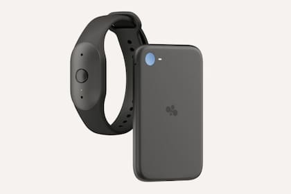 Bee Frontier es una pulsera; Bee Eclipse es un poco más grande y grueso que una tarjeta de crédito; ambos registran lo que decimos y nos dicen para generar un resumen con inteligencia artificial