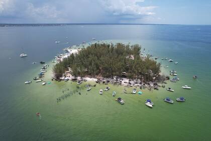 Beer Can Island es visitada a diario por cientos de turistas