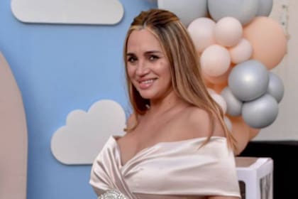 Belén Francese celebró su baby shower con un vestido estilo princesa y el celeste fue el color predilecto para la decoración