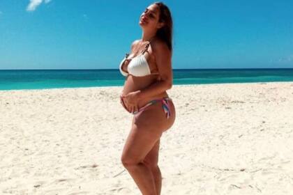 Belén Francese lució su pancita de embarazo en su luna de miel en el Caribe   Foto: Instagram @belufrancese