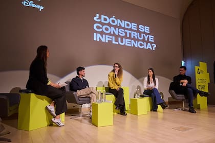 Belén Urbaneja; Mauricio Pinilla (Publicis Groupe Argentina); Florencia Saguier (Fundación LA NACION); María Belén Lucius (creadora de contenidos) y Fabricio Ballarini (ITBA)