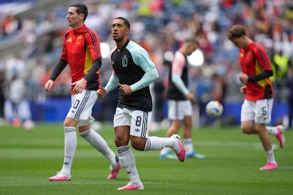 Belgium's Youri Tielemans (8) warms up ahead of the World Cup round of 32 soccer match between Belgium and Senegal in Seattle, Wednesday, July 1, 2026. (AP Photo/Abbie Parr)