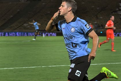 Julio Furch hizo tres de los cuatro goles ante el Rojo