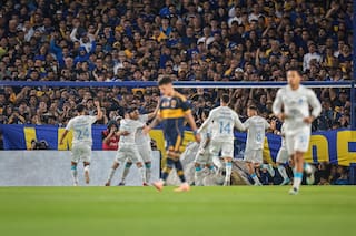 Boca perdió con Belgrano por un penal de VAR y un gol en contra de... Paredes