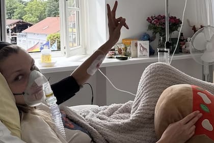 Bella Hadid y una de las imágenes que compartió tiempo para mostrar cómo la afecta la enfermedad de Lyme