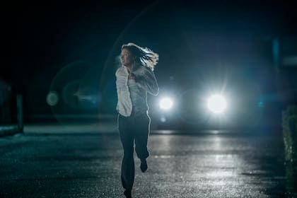 Bella Heathcote es Andy Oliver en Pieces of Her. Foto: Cr. Mark Rogers/Netflix © 2022