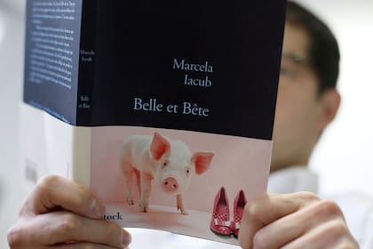 "Belle et bête" ("Bella y Bestia")