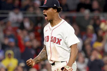 Bello conduce a Medias Rojas a victoria 8-3 sobre Marineros en su retorno tras lesión de hombro