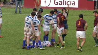 Bello quedó tendido en un scrum durante el partido entre SIC y Newman
