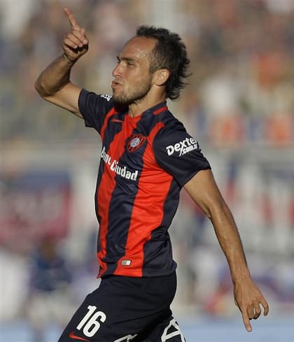 Belluschi, uno de los mejores, anotó 4 goles en el último semestre del torneo local para San Lorenzo
