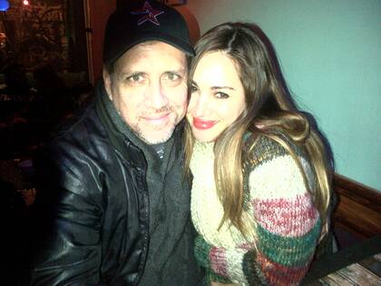 Belu, con su novio