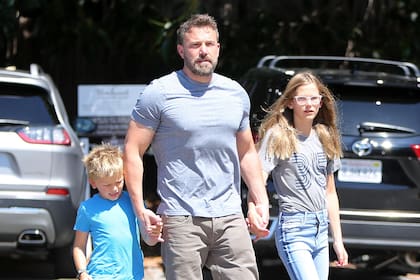 Ben Affleck junto a dos de sus hijos, Samuel, de 7 años, y Violet, de 13