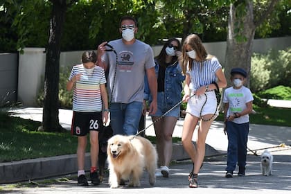 Ben Affleck le presentó su novia a sus hijos, en un paseo por el barrio privado de Los Ángeles donde reside