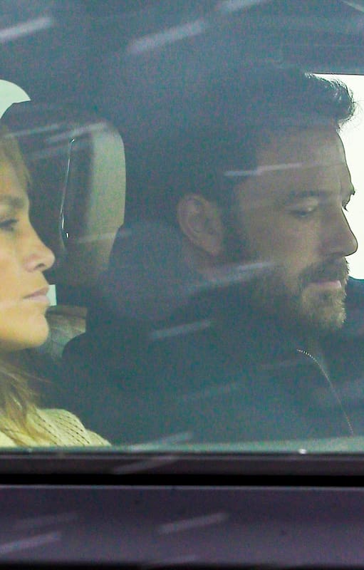 Ben Affleck y Jennifer Lopez fueron fotografiados juntos yendo al aeropuerto en Montana