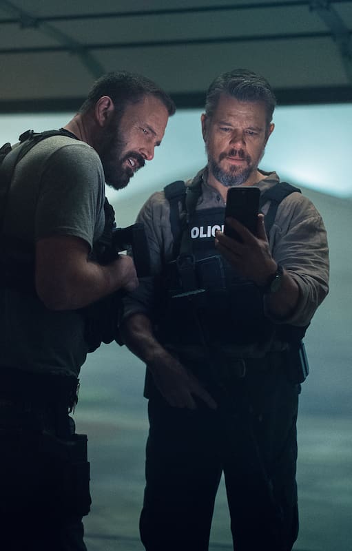 Ben Affleck y Matt Damon en El botín, el film que siguió al pie de la letra la "fórmula Netflix"