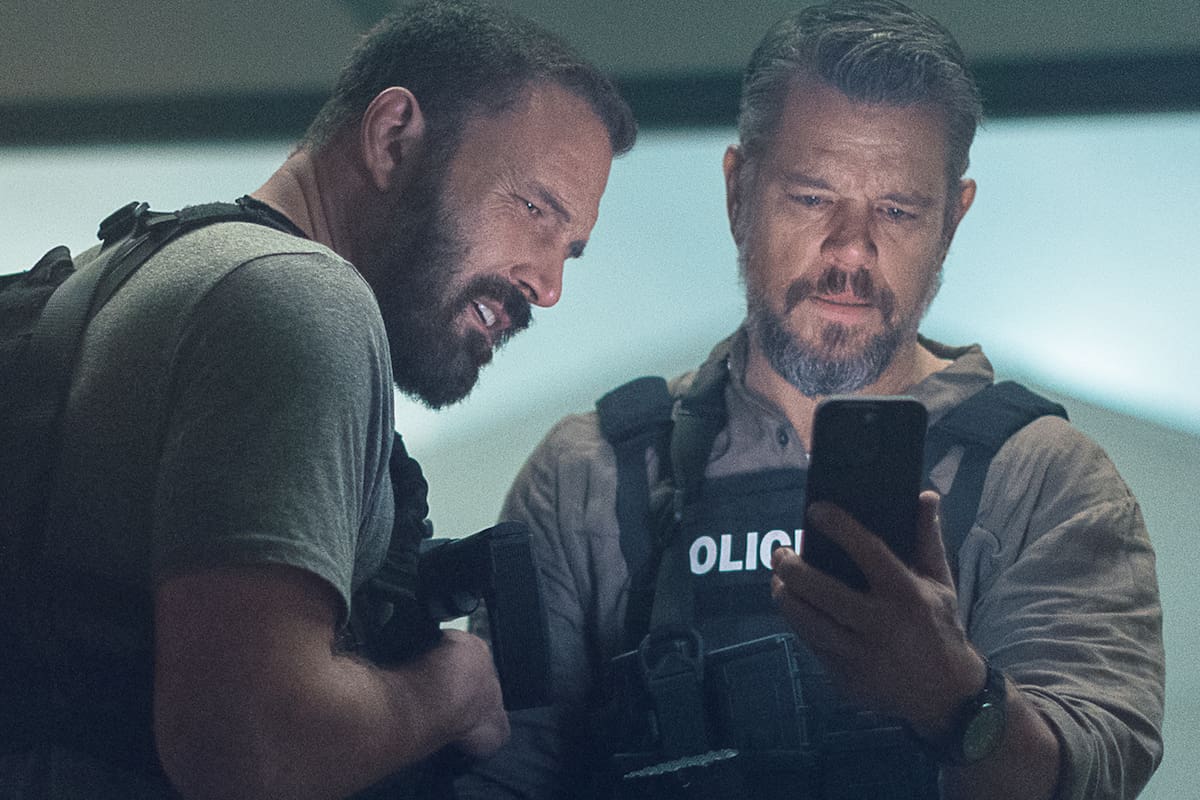 Ben Affleck y Matt Damon en El botín, el film que siguió al pie de la letra la "fórmula Netflix"