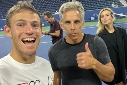 Ben Stiller junto a Diego “Peque” Schwartzman en una práctica del US Open