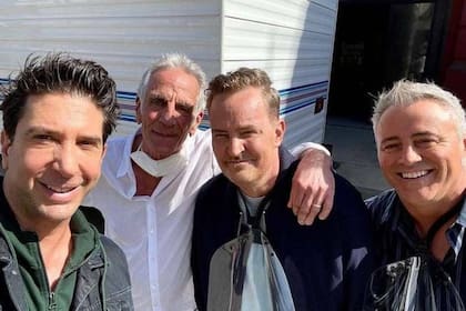 Ben Weiss con los actores de Friends