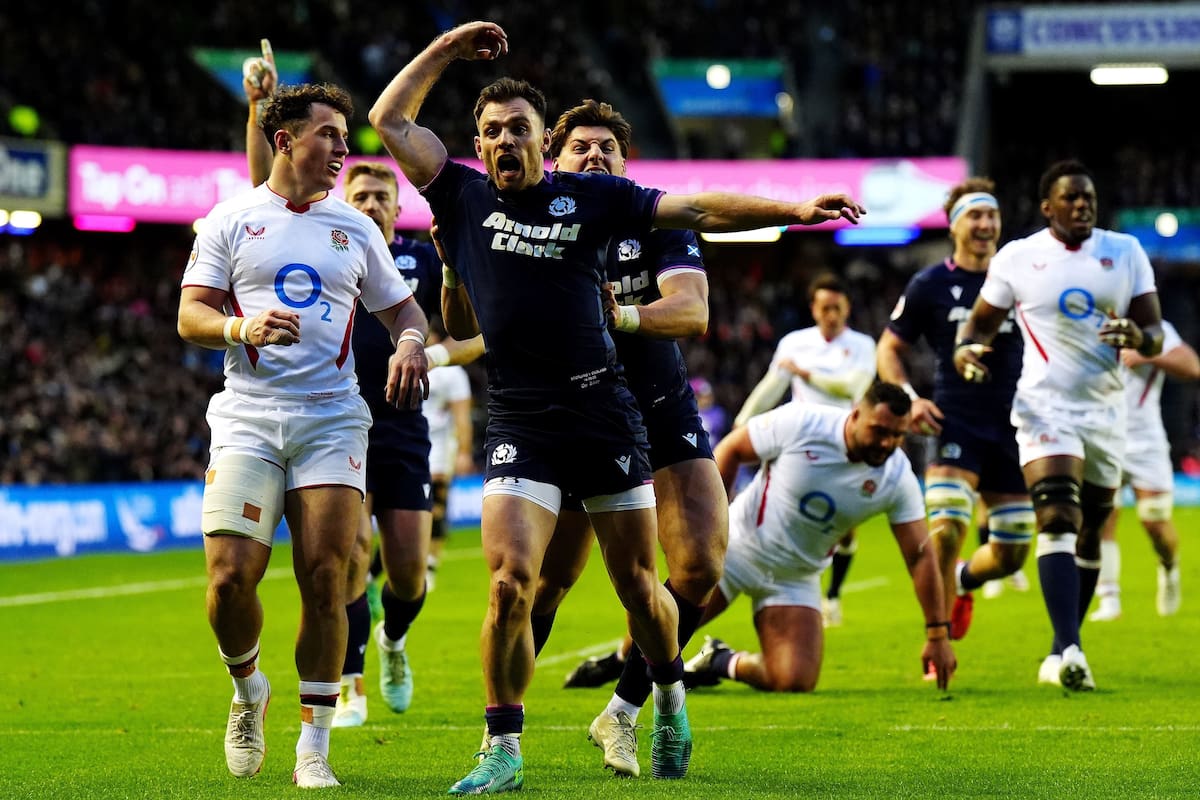 Ben White festeja tras una gran combinación de Escocia, que fue avasallante en la primera mitad y superó a Inglaterra en Edimburgo, por el Seis Naciones.