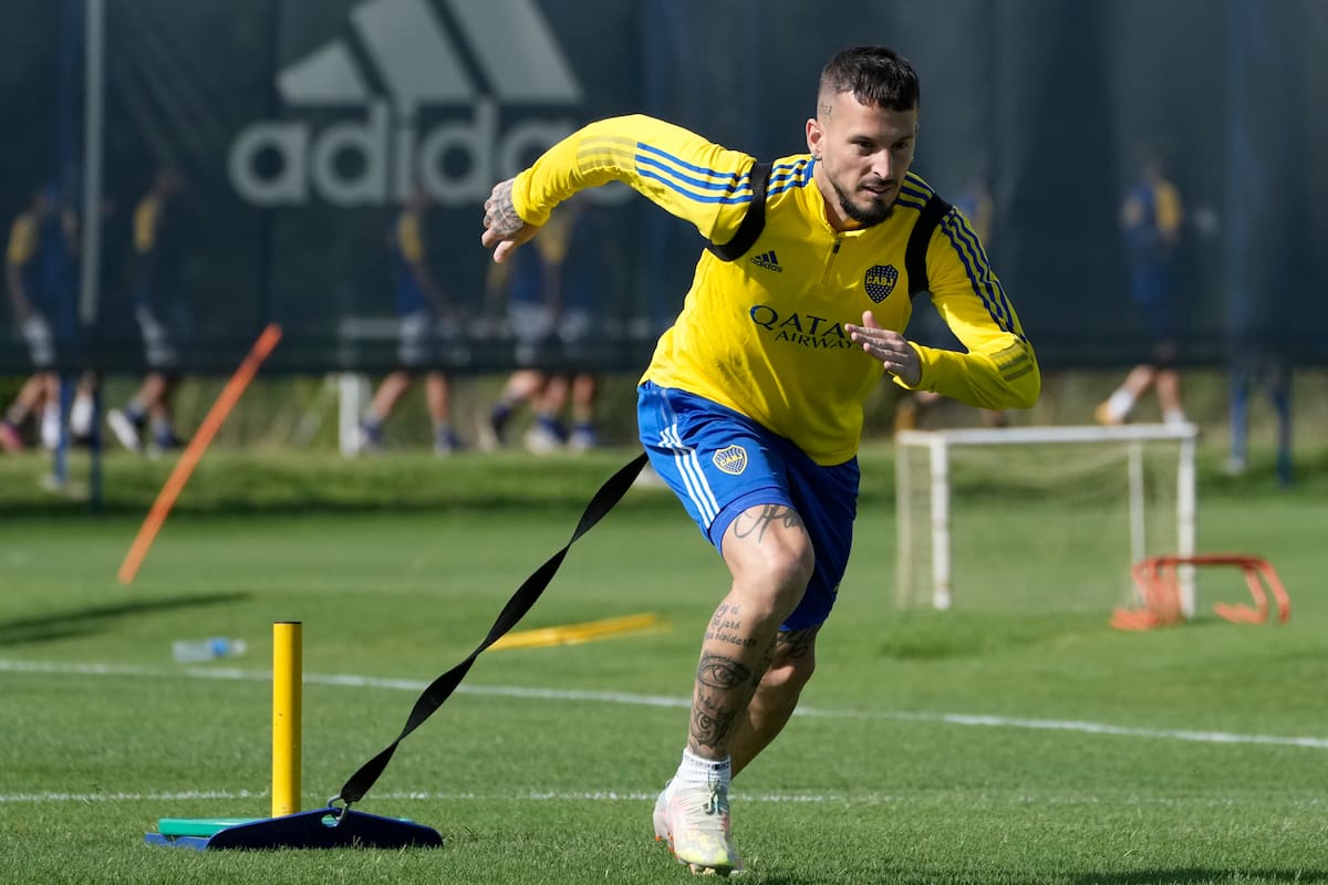 Benedetto en acción, durante la pretemporada de Boca