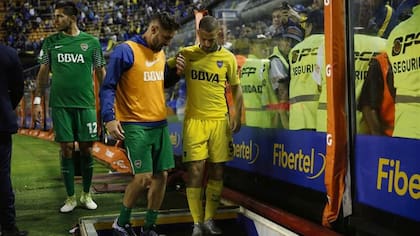 Benedetto es ayudado por Sara para bajar las escaleras del túnel. Las volverá a subir en, al menos, seis meses