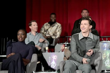 Benedict Cumberbatch (atrás), Danai Gurira y Tom Holland, tres de los nuevos rostros del universo Marvel como Doctor Strange, Okoye y Spiderman