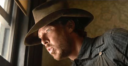 Benedict Cumberbatch en El poder del perro (Netflix).