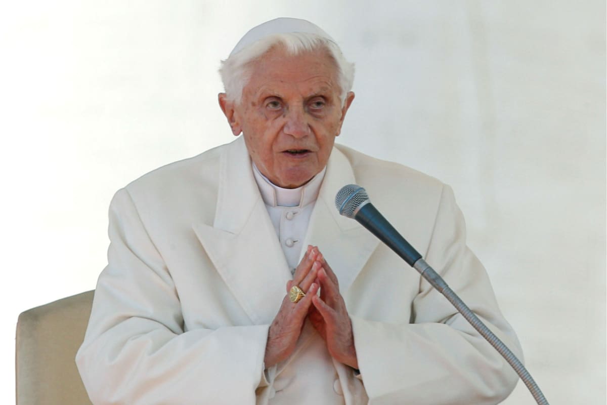 Benedicto XVI, papa emérito, desmintió hoy haber escrito un libro en defensa del celibato sacerdotal junto al cardenal ultraconservador Robert Sarah, un texto que causó gran revuelo, ya que apareció como un intento de presionar a Francisco que podría cambiar esta ley interna de la Iglesia, tal como