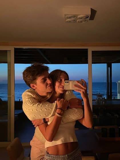 Benicio Gravier lleva cuatro años en pareja con Lola, amiga de la infancia (Foto: Instagram @lolamalm_)