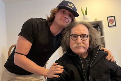Benicio Guyot junto a Charly García