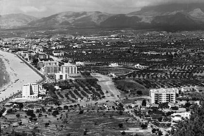 Benidorm decidió diseñar su desarrollo urbano en los años 60 para poder albergar al turismo creciente