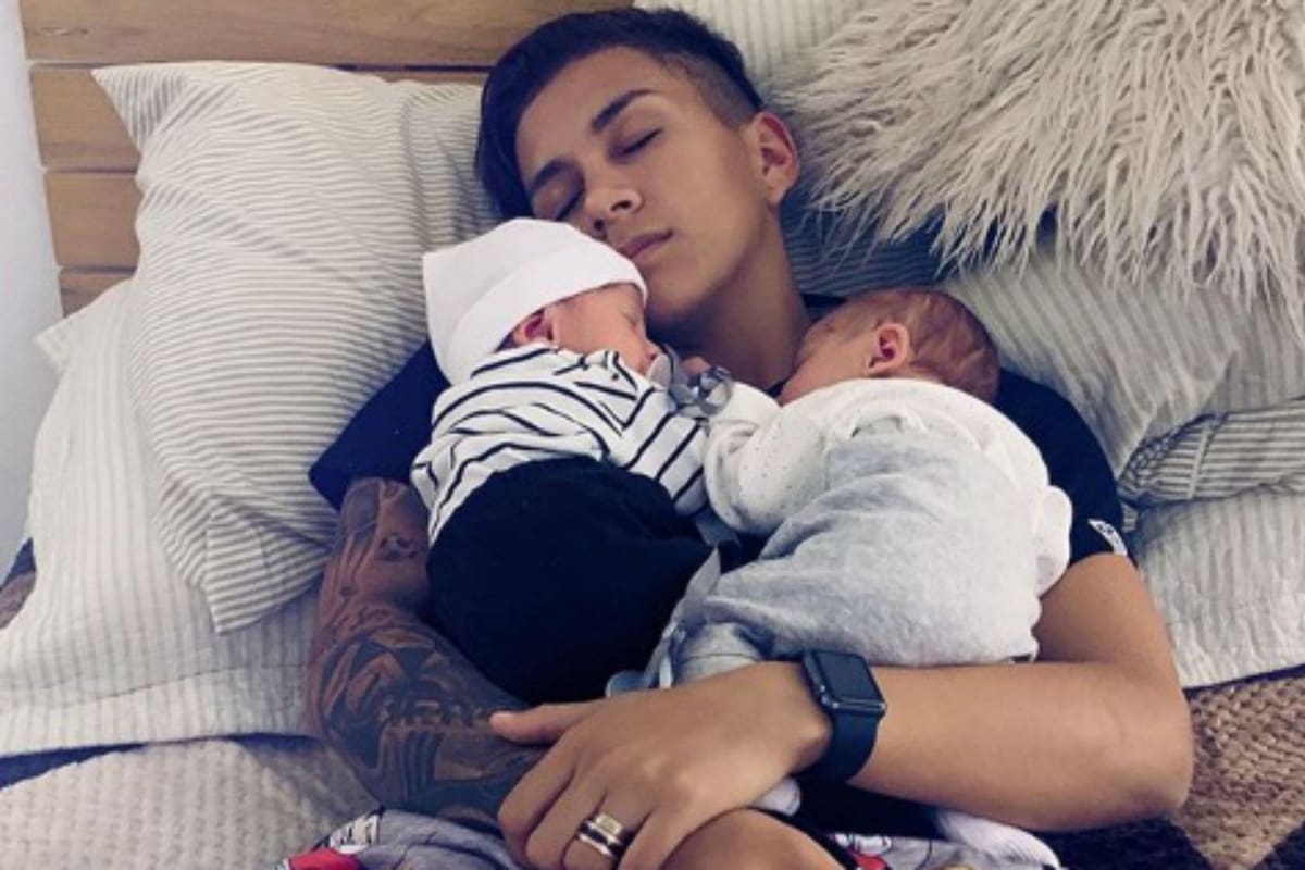 Benítez, con sus hijos recién nacidos