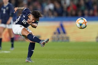 Emotivo. El reencuentro de una de las jugadoras argentinas con sus mellizos