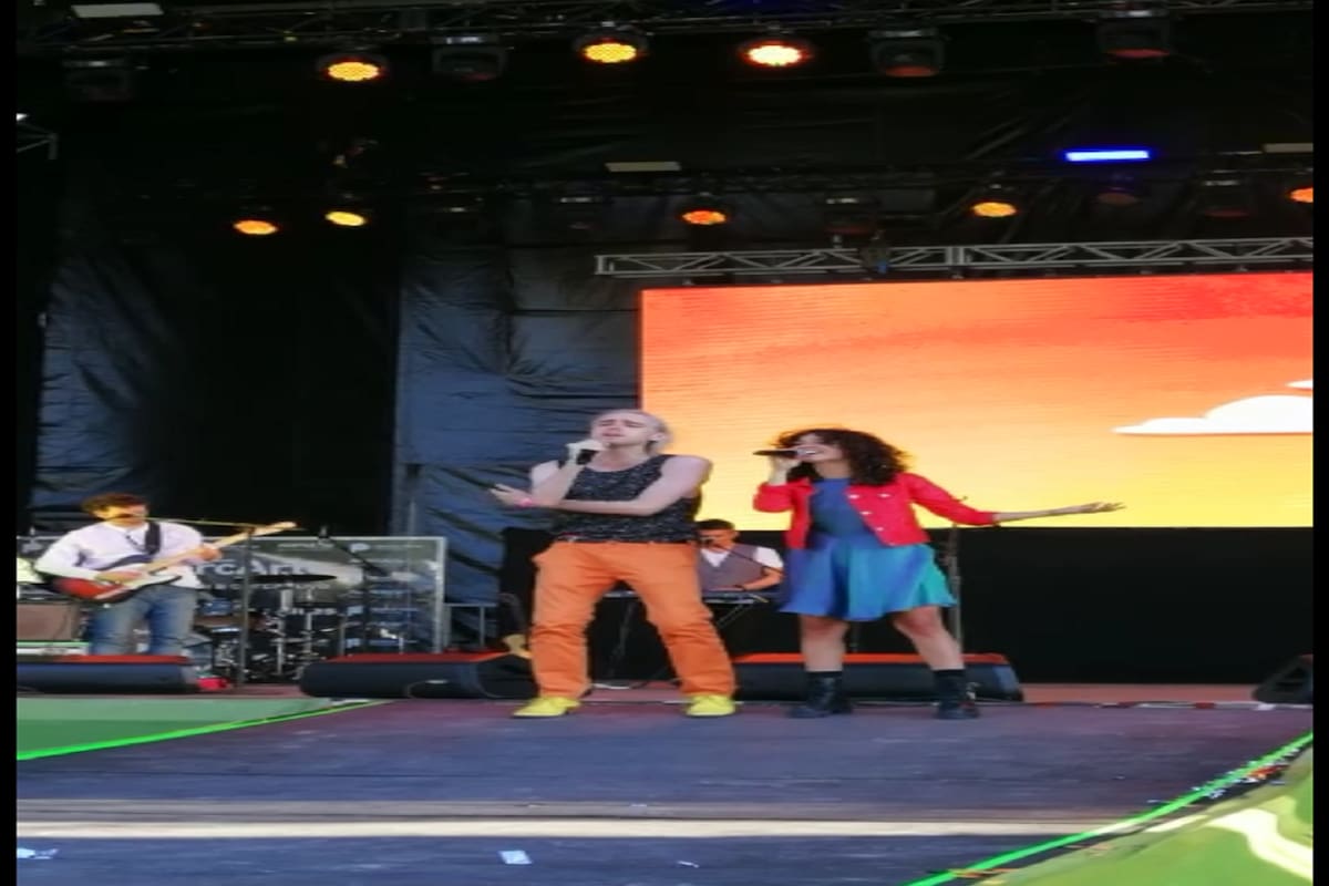 Benito Cerati y Daniela Herrero compartieron hoy escenario en el marco del festival AcercArte, en Ituzaingó