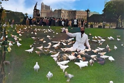 Benito Costoya criaba palomas y ofrecía espectáculos con ellas en la década del '30, por lo que fue conocido como "el loco de las palomas"