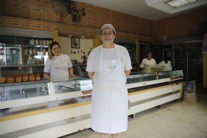 Benjamín al frente de su panadería
