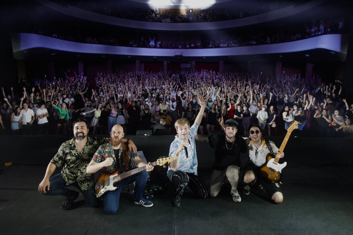 Benjamín Amadeo anunció que será papá durante su show en el Teatro Coliseo