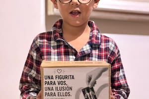 La campaña que lleva figuritas de la selección a chicos que vivirán el Mundial internados
