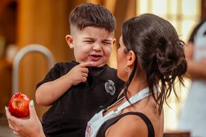 Benjamín Fernández, el hijo de Valentina Cervantes, revolucionó las redes con su participación en MasterChef (Foto: Instagram @valucervantes)