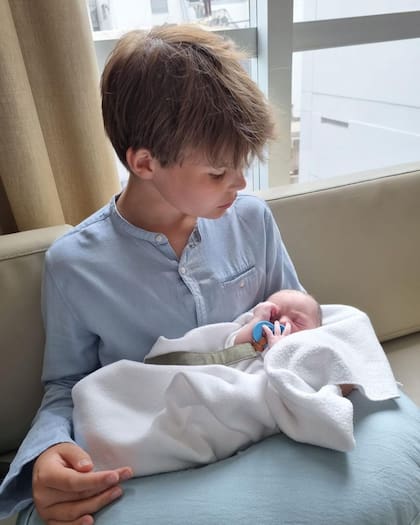 Benjamín junto a Cósimo a pocas horas de su nacimiento