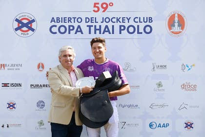 Benjamín Panelo recibió la distinción al mejor jugador de la final