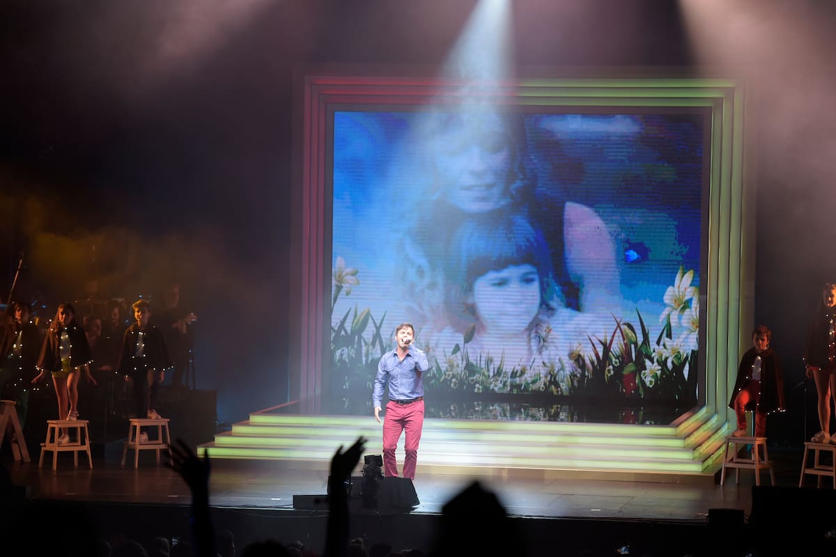 Benjamín Rojas fue el encargado de romper el hielo y dar comienzo a un espectáculo lleno de estrellas y de emoción
