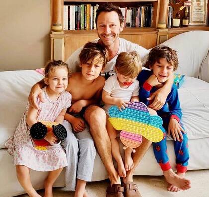 Benjamín Vicuña disfruta del fin de semana largo junto a sus hijos