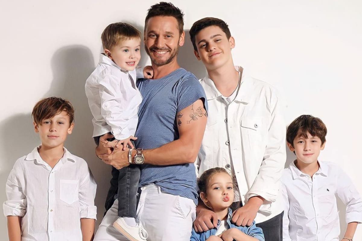 Benjamín Vicuña junto a sus hijos Beltrán, Amancio, Magnolia, Bautista y Benicio