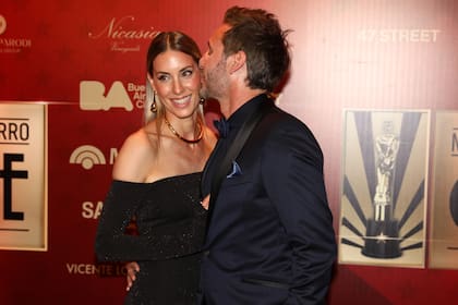 Benjamín Vicuña no llegó solo anoche: fue a la ceremonia en compañía de su novia, Anita Espasandin