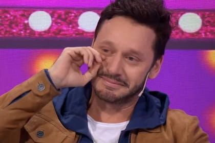 Benjamín Vicuña rompió en llanto y no pudo seguir hablando cuando vio la foto de sus hijos