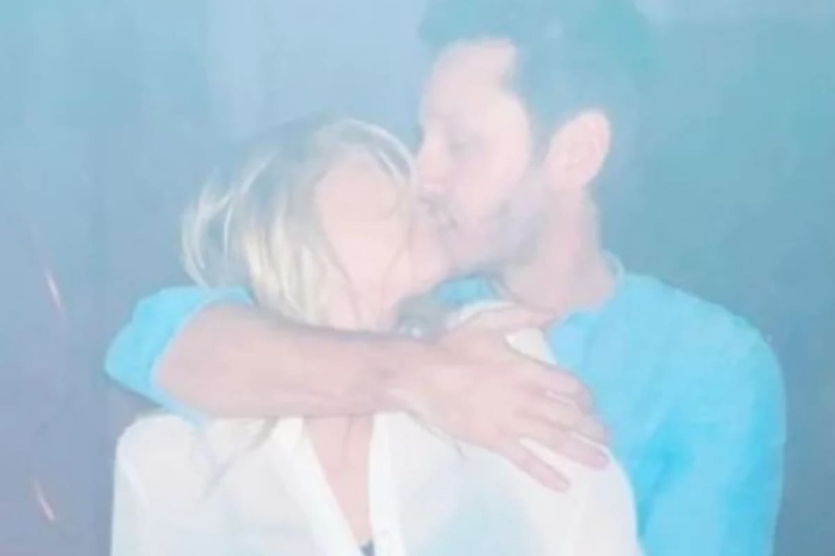 Benjamín Vicuña y Eli Sulichin, a los besos