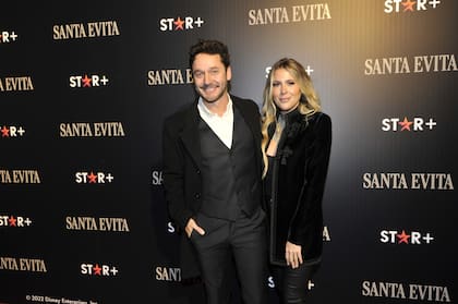 Benjamín Vicuña y su novia, Eli Sulichin, en una de las primeras apariciones oficiales de la flamante pareja