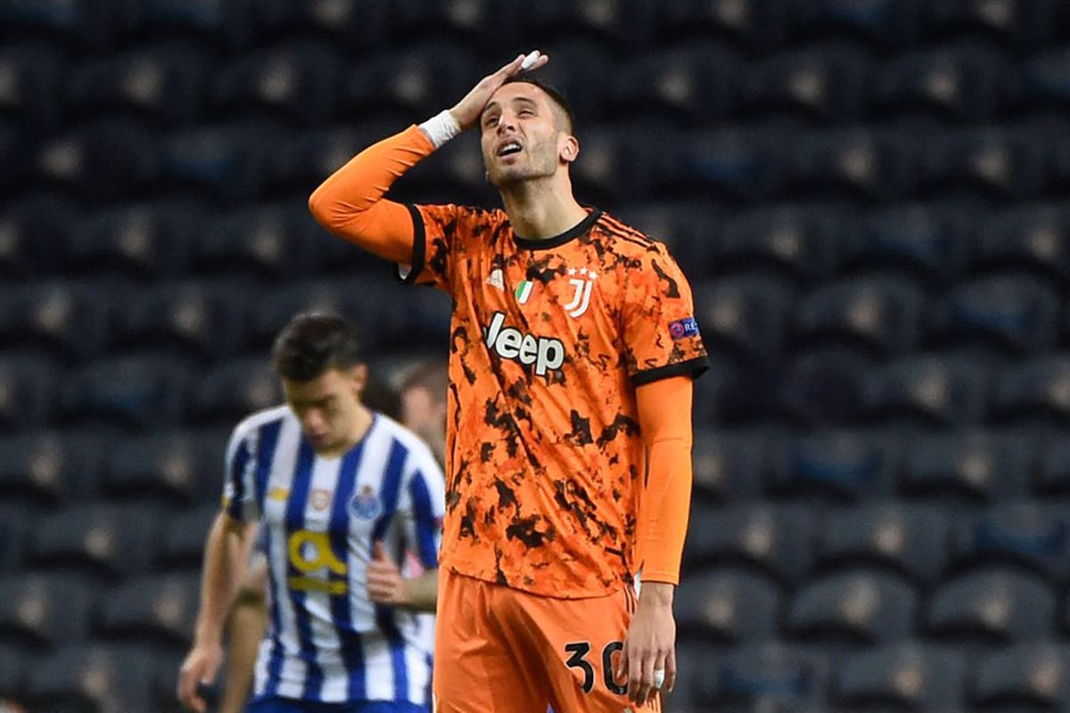 Bentancur no puede creer su error, que terminó con el primer gol de Porto frente a Juventus